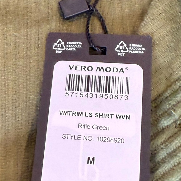 Green button up - Picture 7 of 7